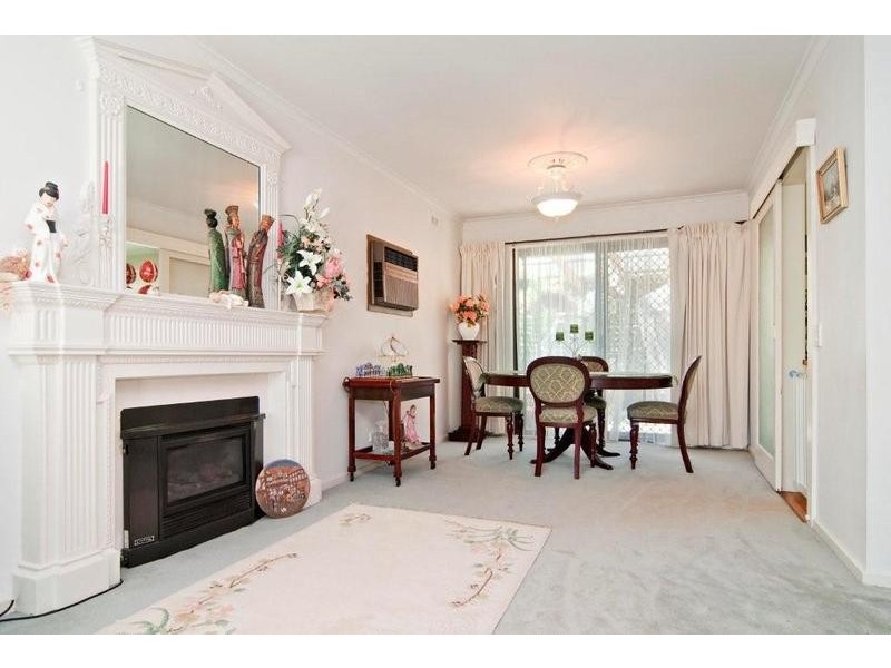 6 Zina Grove, Mooroolbark VIC 3138