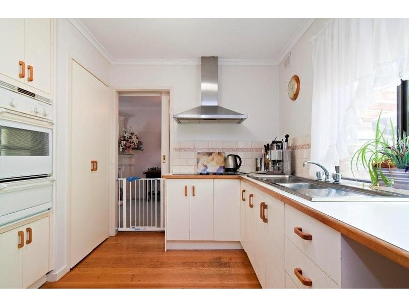 6 Zina Grove, Mooroolbark VIC 3138