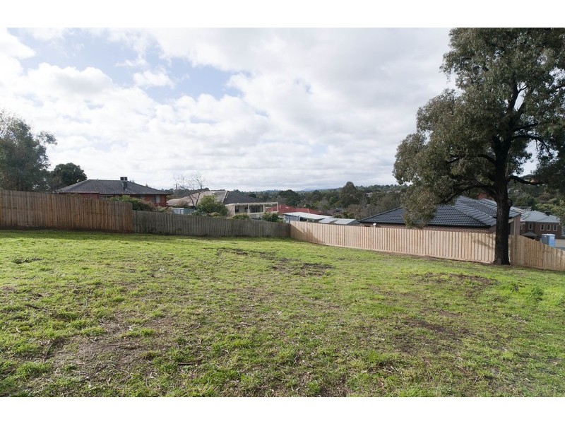 2/3 Acorn Grove, Mooroolbark VIC 3138