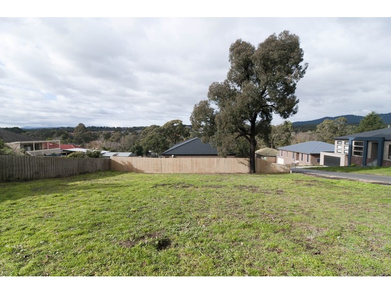 2/3 Acorn Grove, Mooroolbark VIC 3138