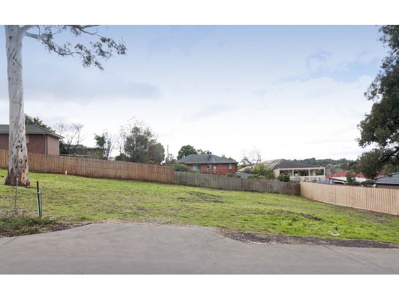 2/3 Acorn Grove, Mooroolbark VIC 3138