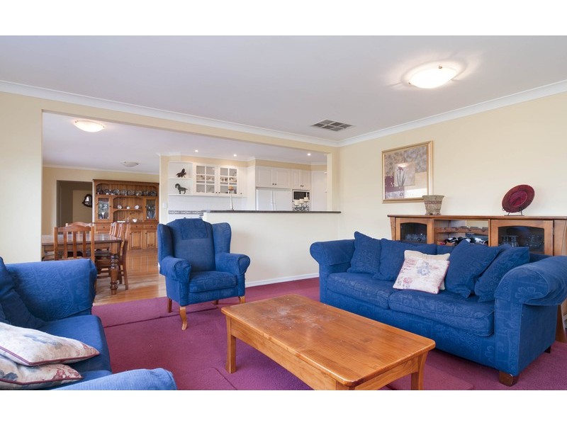 10 Devon Walk, Mooroolbark VIC 3138