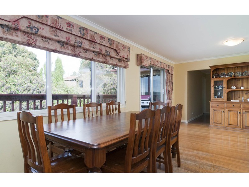 10 Devon Walk, Mooroolbark VIC 3138