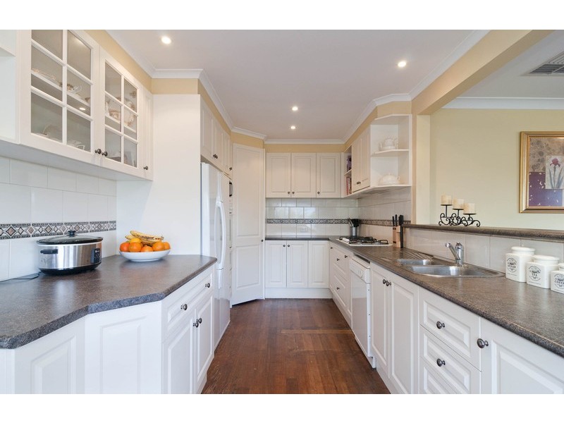 10 Devon Walk, Mooroolbark VIC 3138