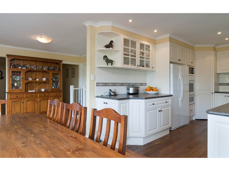 10 Devon Walk, Mooroolbark VIC 3138