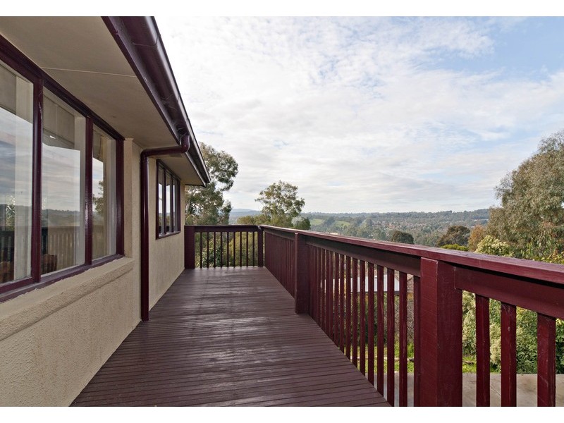10 Devon Walk, Mooroolbark VIC 3138