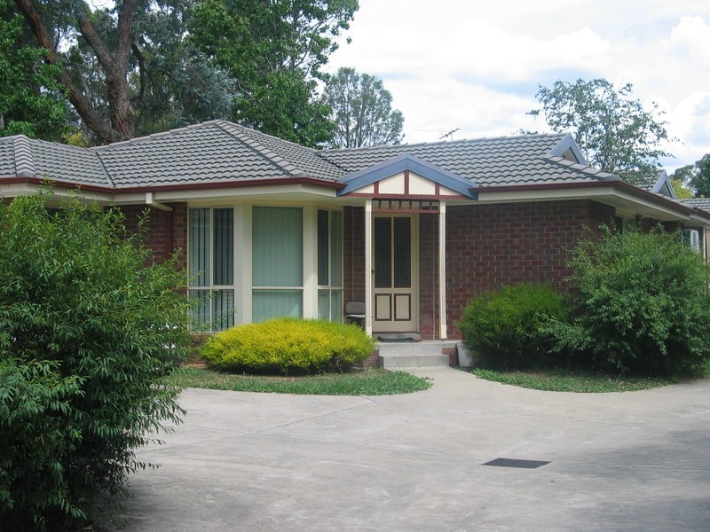 2/10 Dennis Street, Croydon VIC 3136