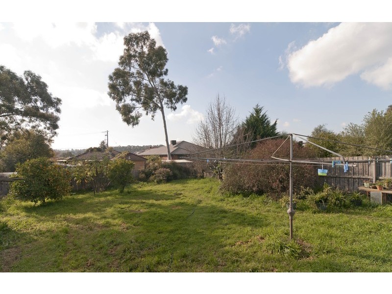 17 Nolan Avenue, Mooroolbark VIC 3138