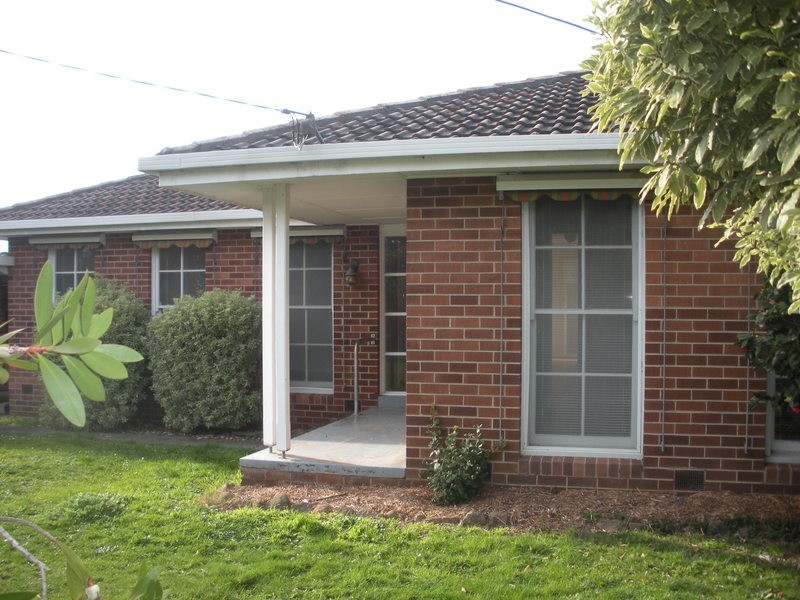 8 Pembroke Road, Mooroolbark VIC 3138