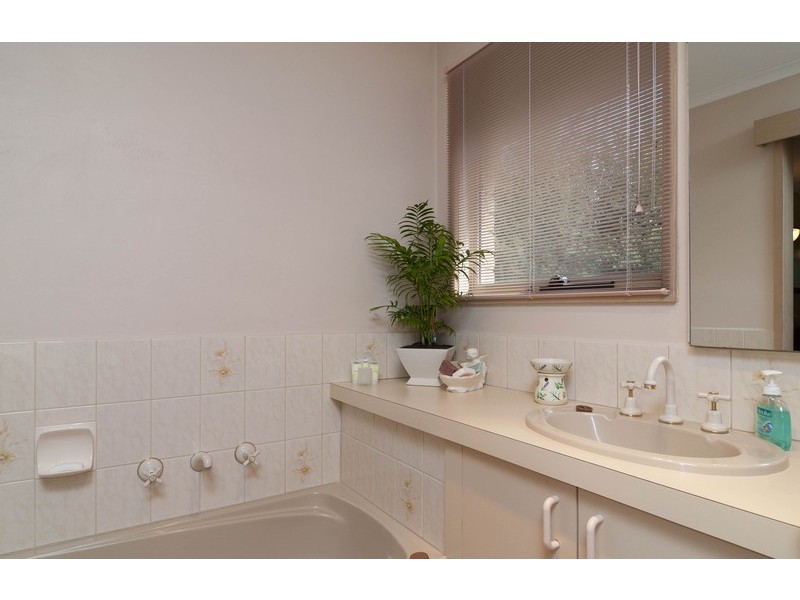 5 Camelot Court, Mooroolbark VIC 3138