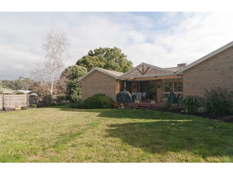 5 Camelot Court, Mooroolbark VIC 3138