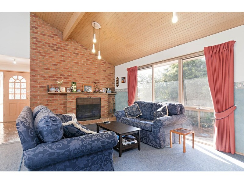 35 Summerhill Park Drive, Mooroolbark VIC 3138