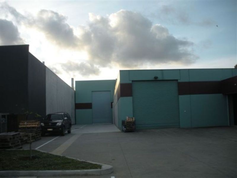 2/35 Research Drive, Croydon VIC 3136