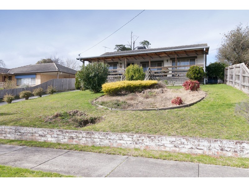 38 Greenslopes Drive, Mooroolbark VIC 3138