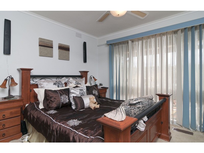 38 Greenslopes Drive, Mooroolbark VIC 3138
