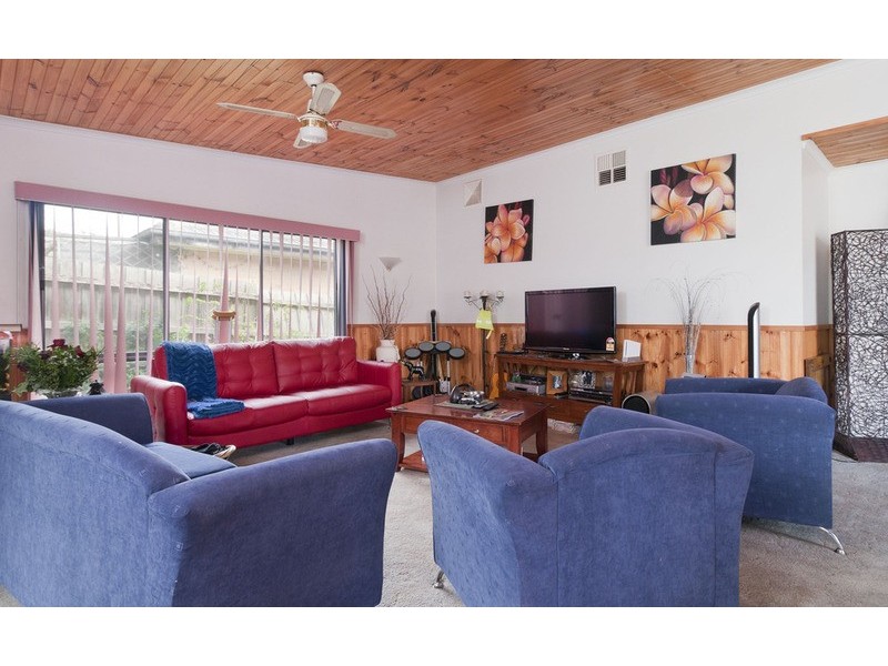 38 Greenslopes Drive, Mooroolbark VIC 3138