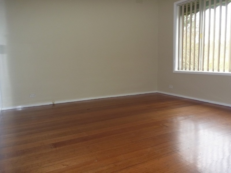 18 Greenslopes Drive, Mooroolbark VIC 3138