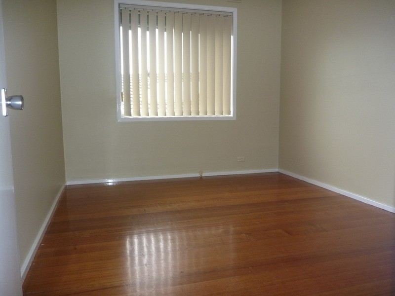 18 Greenslopes Drive, Mooroolbark VIC 3138