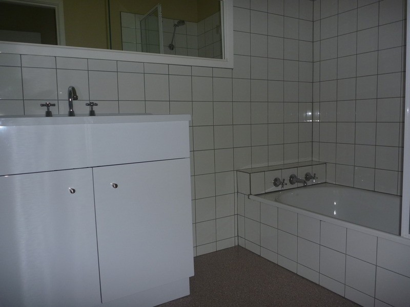 18 Greenslopes Drive, Mooroolbark VIC 3138