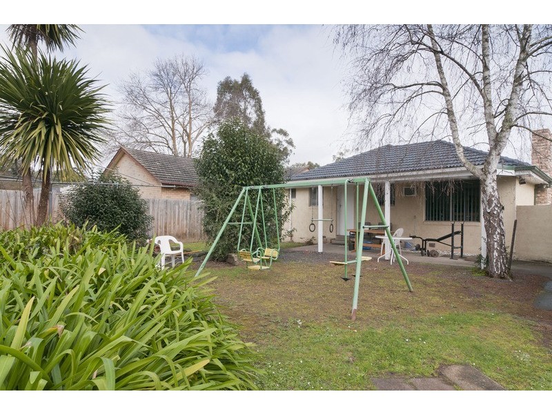 6 Kathy Court, Mooroolbark VIC 3138