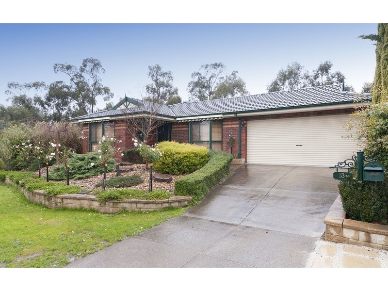 13 Charlwood Drive, Mooroolbark VIC 3138