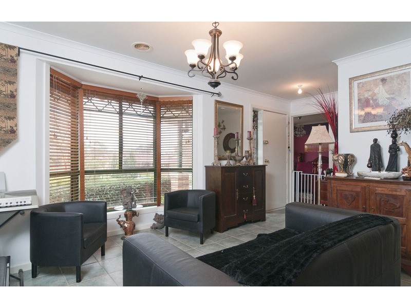13 Charlwood Drive, Mooroolbark VIC 3138