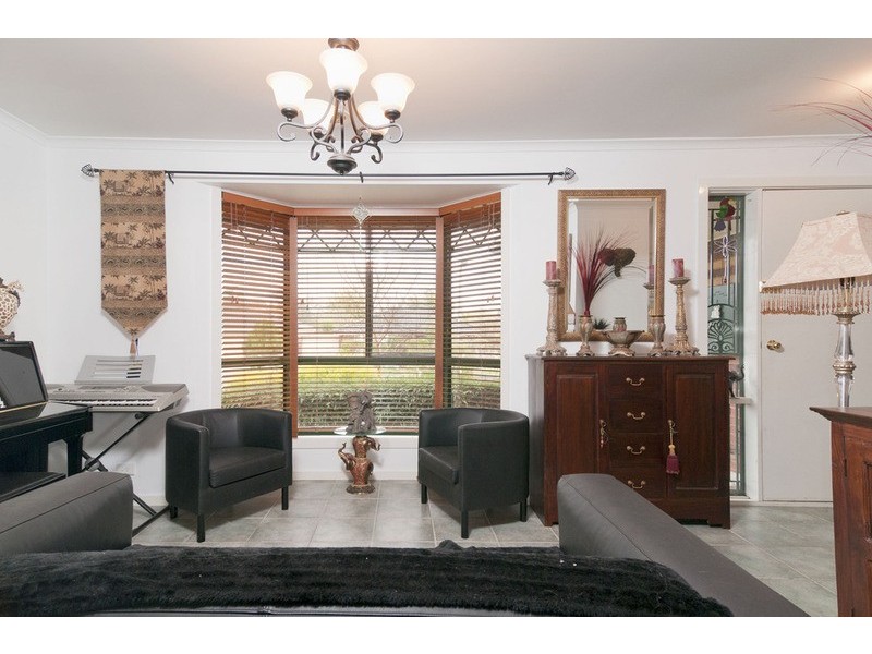 13 Charlwood Drive, Mooroolbark VIC 3138