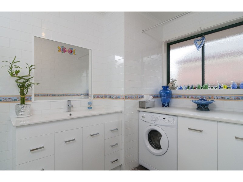 13 Charlwood Drive, Mooroolbark VIC 3138