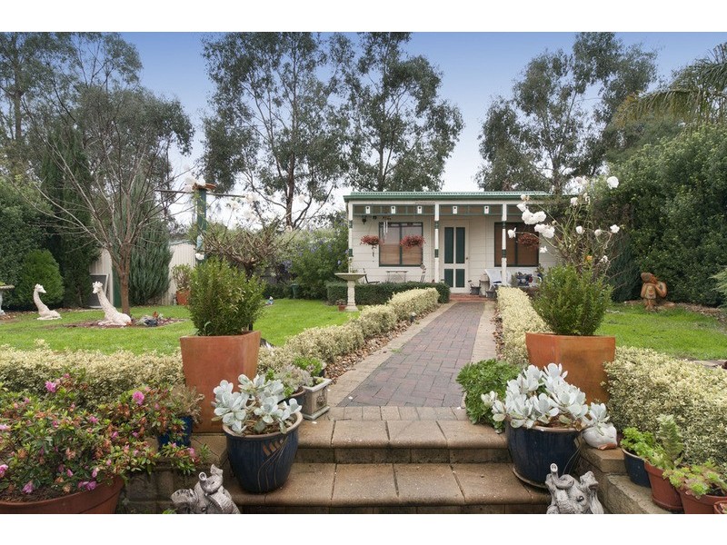 13 Charlwood Drive, Mooroolbark VIC 3138