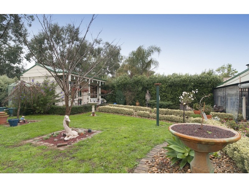13 Charlwood Drive, Mooroolbark VIC 3138