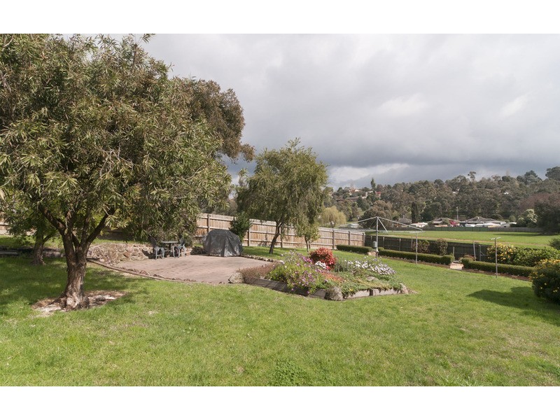 41 Greenslopes Drive, Mooroolbark VIC 3138