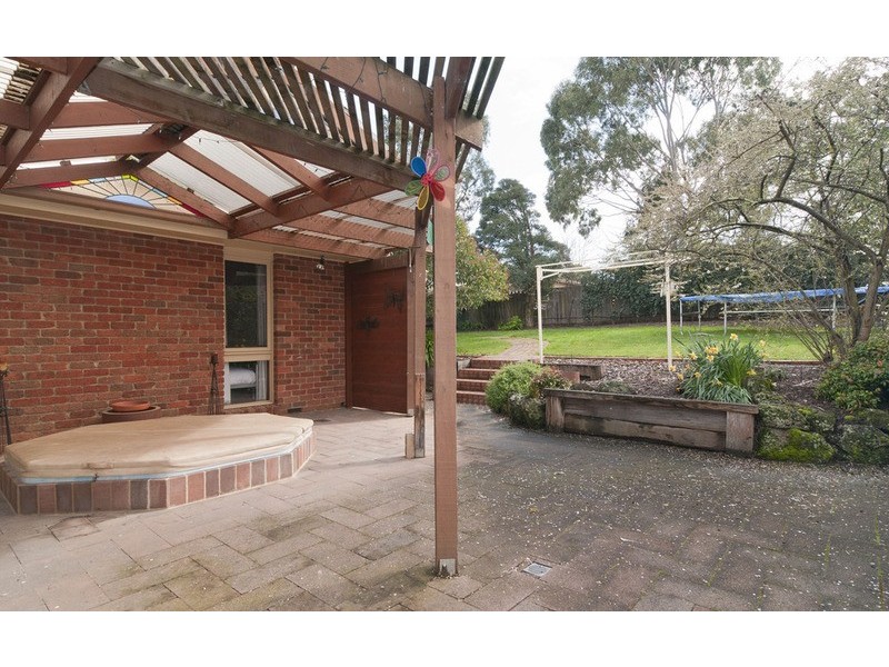 10 Melissa Court, Mooroolbark VIC 3138