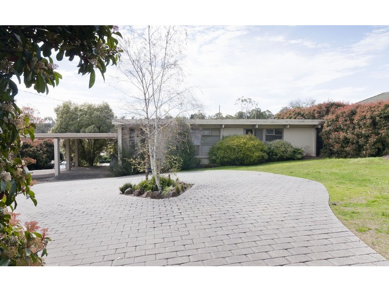 19 Cambridge Road, Mooroolbark VIC 3138