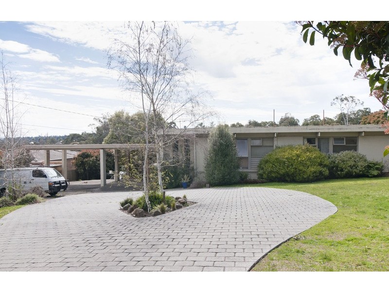 19 Cambridge Road, Mooroolbark VIC 3138