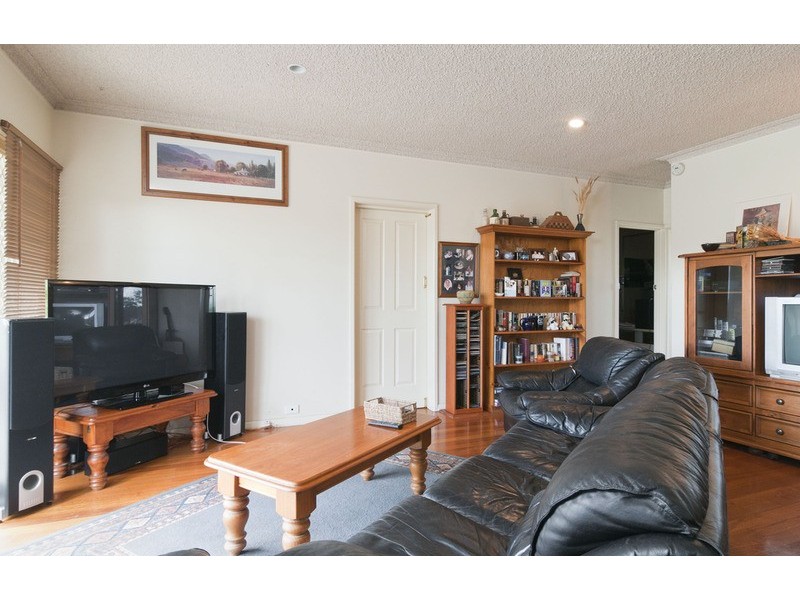 19 Cambridge Road, Mooroolbark VIC 3138