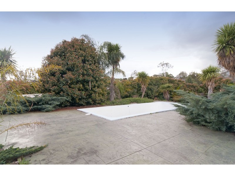 19 Cambridge Road, Mooroolbark VIC 3138