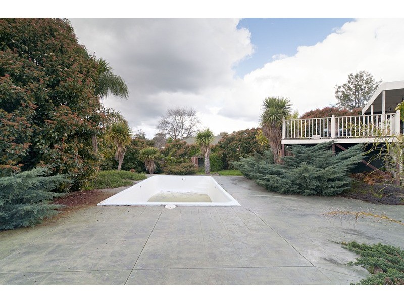 19 Cambridge Road, Mooroolbark VIC 3138