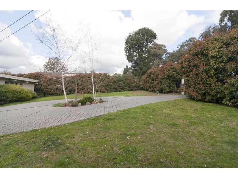 19 Cambridge Road, Mooroolbark VIC 3138