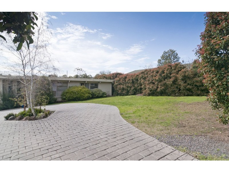19 Cambridge Road, Mooroolbark VIC 3138