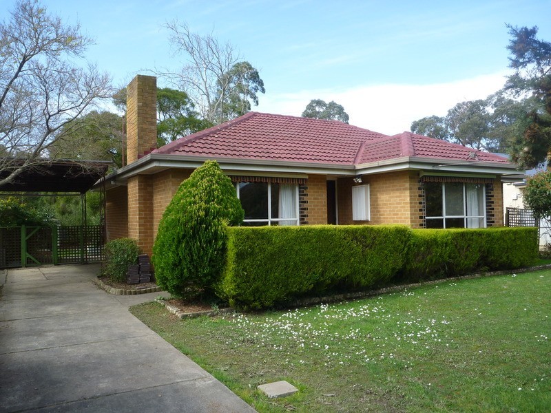 23 Shakespeare Avenue, Mooroolbark VIC 3138