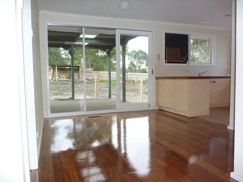 11 Holmes Road, Mooroolbark VIC 3138