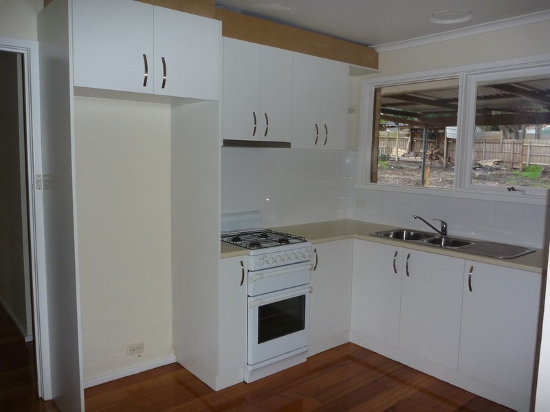 13 Holmes Road, Mooroolbark VIC 3138