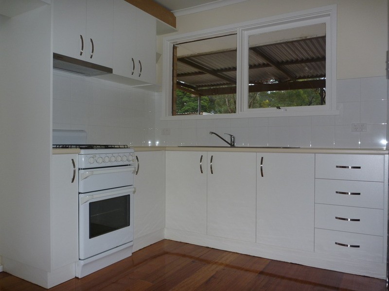 13 Holmes Road, Mooroolbark VIC 3138