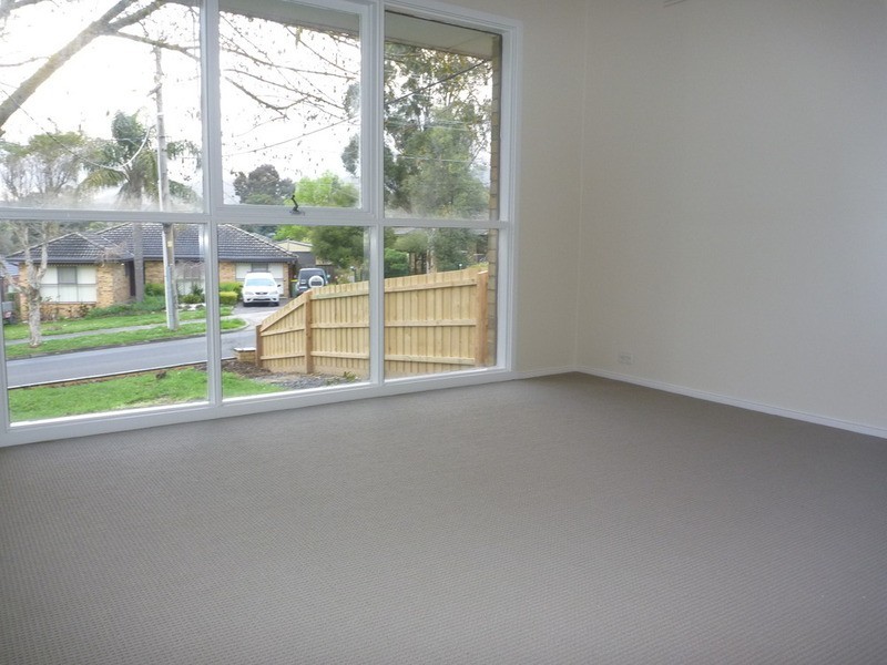 13 Holmes Road, Mooroolbark VIC 3138