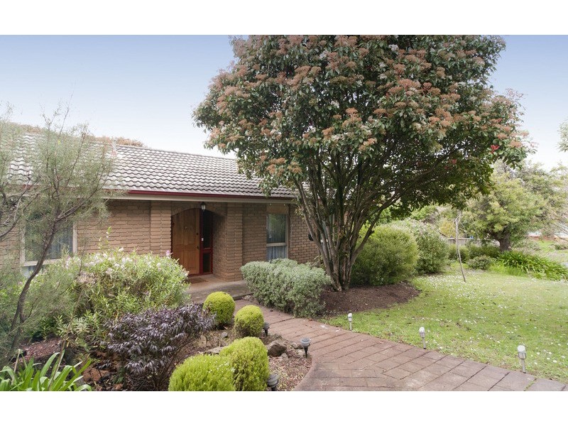 3 Churchill Drive, Mooroolbark VIC 3138
