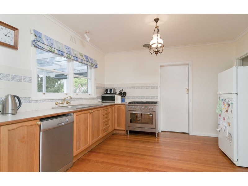 77 Cambridge Road, Mooroolbark VIC 3138