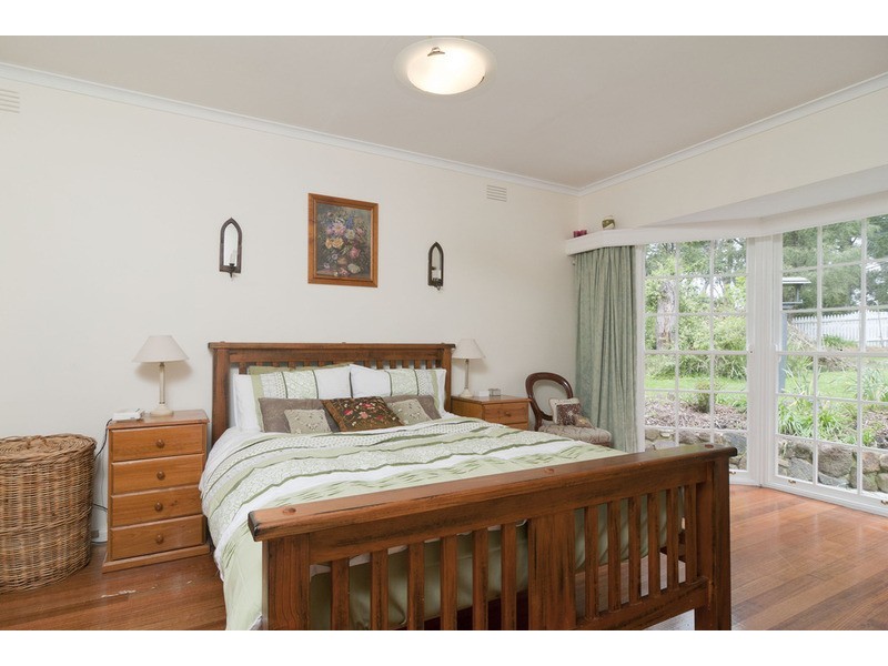 77 Cambridge Road, Mooroolbark VIC 3138