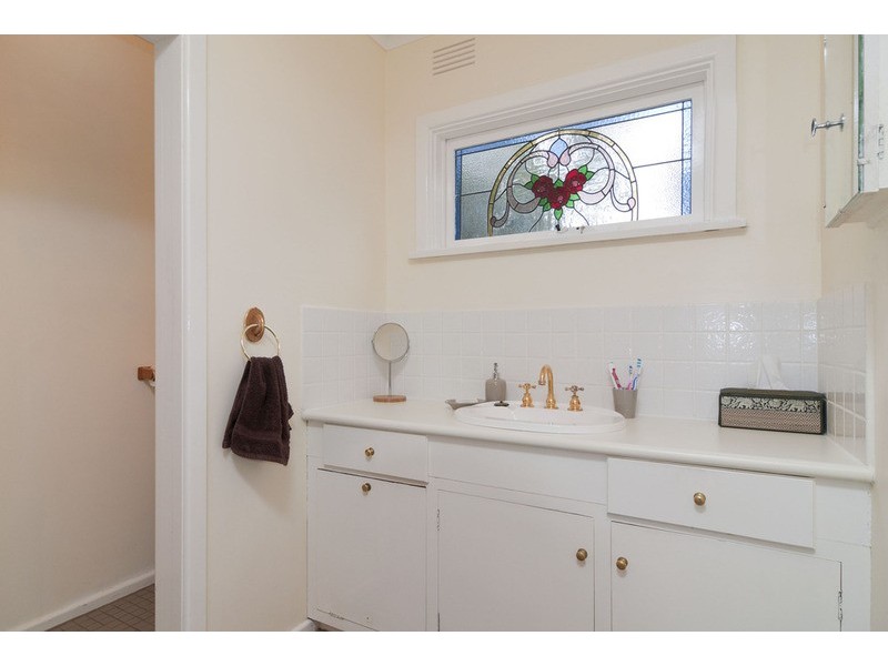 77 Cambridge Road, Mooroolbark VIC 3138