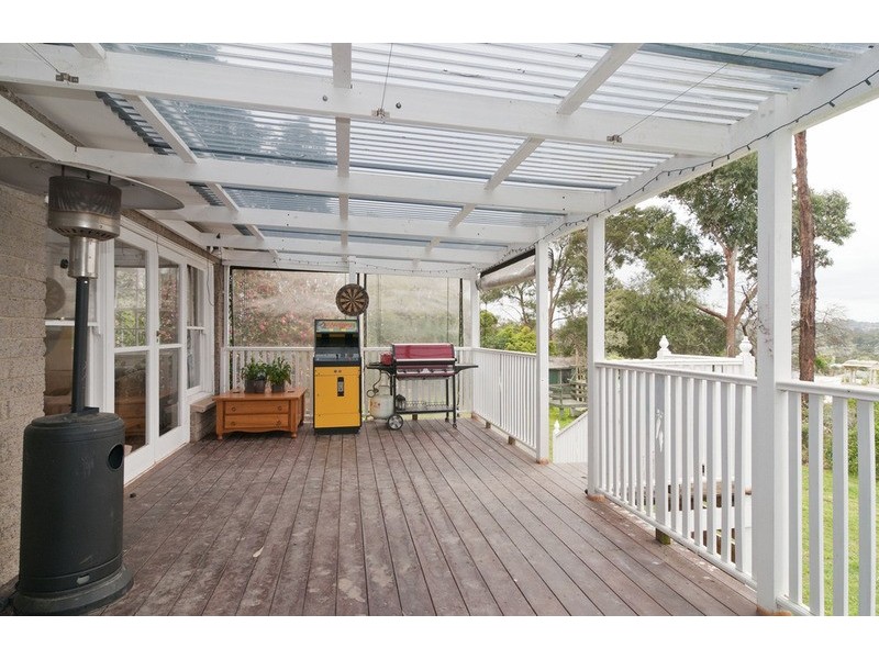 77 Cambridge Road, Mooroolbark VIC 3138