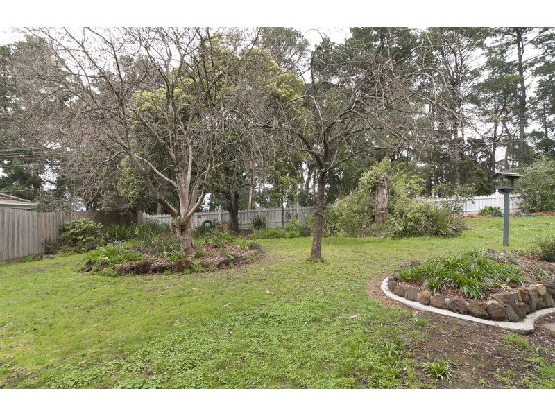 77 Cambridge Road, Mooroolbark VIC 3138